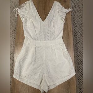 Express White Eyelet Lace Shorts Romper with Pockets Women’s Size 6